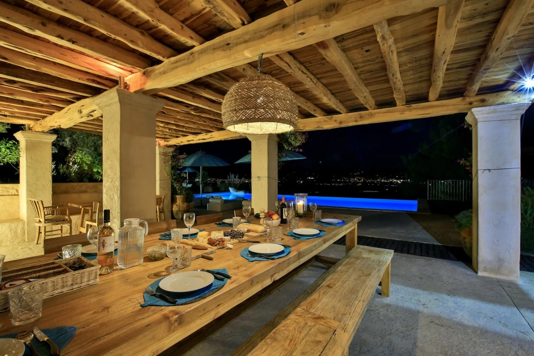 1681312932-Luxury real estate Ibiza to rent villa can Tifany spain property dining night.webp